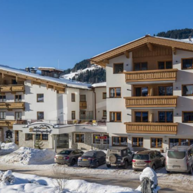 <p>Op een rustige locatie ligt het gezellige Hotel Bichlingerhof.  Dit populaire familie hotel staat bekend om zijn gemütlichkeit en goede keuken. De Schneeberg lift ligt op 700 meter afstand en het centrum van Westendorf vind je op 500 meter afstand. Alle kamers van Hotel Bichlingerhof zijn authentiek en gezellig ingericht en voorzien van tv en een nette badkamer.</p><p>Na het skiën