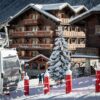 Hotel Champs Fleuris is een charmant hotel met veel comfort en een moderne twist. De ligging is perfect. Direct aan de skipiste en vlakbij het sfeervolle centrum van Morzine.Na een dag het Portes Du Soleil skigebied te hebben ontdekt is het heerlijk thuiskomen in het hotel. Met nog gloeiende konen