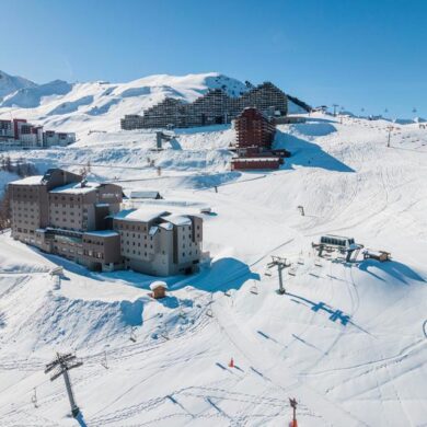 dus je kunt gemakkelijk tot aan het hotel skiën. </p><p>Tijdens je verblijf in Hotel Club MMV Plagne 2000 overnacht je in een luxe