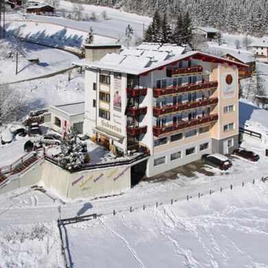 <p>Hotel Hubertus is een comfortabel hotel.De kamers zijn verzorgd ingericht en beschikken allemaal over een nette badkamer. Het ligt net buiten het gezellige centrum van Fügen met winkels