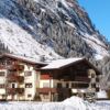 Hotel Möderle heeft een rustige ligging in St. Leonard met een panoramisch uitzicht op de Tiroler Alpen. Het hotel heeft een spa en biedt lichte