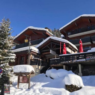 In het sneeuwzekere Plagne 1800 heeft Hotel Rhododendrons een ideale ligging