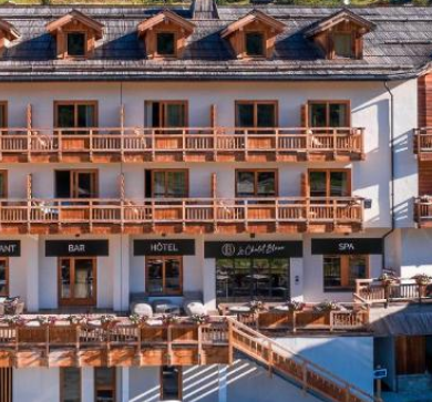 <p>Le Chalet Blanc Hôtel & Spa combineert een traditionele alpine-uitstraling met een warme en moderne inrichting. Geniet van de ontspannen sfeer en het panoramische uitzicht op de bergen. Le Chalet Blanc Hôtel & Spa ligt aan de voet van de pistes. Alle kamers zijn prachtig ingericht en beschikken allemaal over een moderne badkamer. Geniet na een lange dag op de piste van een lekker drankje aan de bar of ontspan in de mooie wellness. </p>