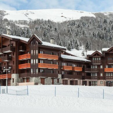 Résidence Maeva Home Athamante et Valériane is een traditioneel chalet dat zich op loopafstand van de piste bevindt. ' s Ochtends sta je dus zo op de ski's