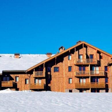 Résidence Le Hameau du Puy ligt in een rustige bosrijke omgeving. De résidence bestaat uit twee gedeeltes