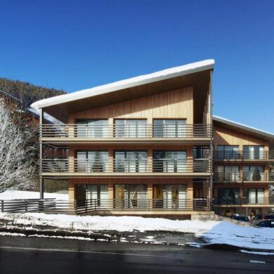 Ontdek de moderne en comfortabele appartementen van Residence Le Provençal in Les Deux Alpes. De appartementen zijn onlangs gerenoveerd en bieden alles wat je nodig hebt voor een onvergetelijke skivakantie.De appartementen zijn ruim en licht ingericht en hebben een eigen balkon of terras met uitzicht op de besneeuwde bergen. De keuken is volledig uitgerust en er is een badkamer met douche en toilet.