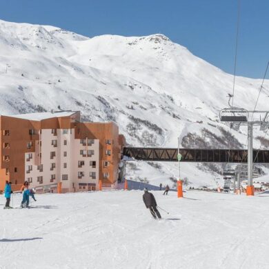 Résidence Aconit is een leuke résidence in Les Bruyères; één van de gezelligste wijken van Les Menuires. In de directe omgeving van je appartement vind je de skiliften