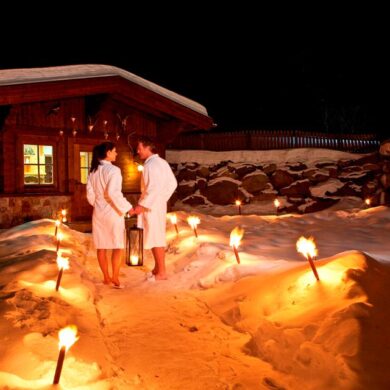 Turks stoombad en jacuzzi of trek nog wat ontspannende baantjes in het binnen- of buitenzwembad. Daarnaast kun je tegen betaling ook nog verschillende massages en schoonheidsbehandelingen boeken. </p>